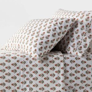 Threshold -  250 Thread Count Organic Cotton Percale  Mum Flower